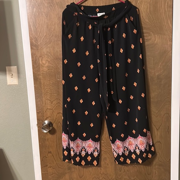 Wide leg gaucho pants with pockets and attached belt. - Picture 1 of 4